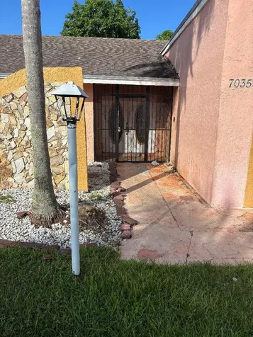 7035 NW 49th Place Lauderhill FL 33319