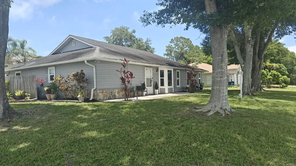 2043 SE Camilo Street Port St Lucie FL 34952