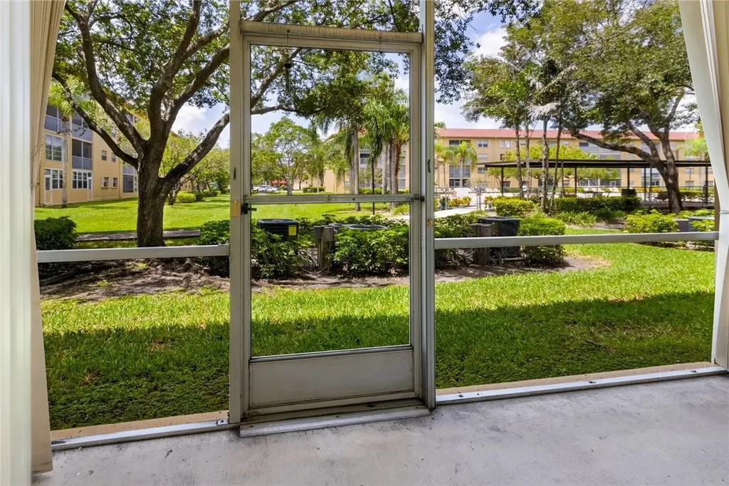 1400 SW 124th Terrace Pembroke Pines FL 33027