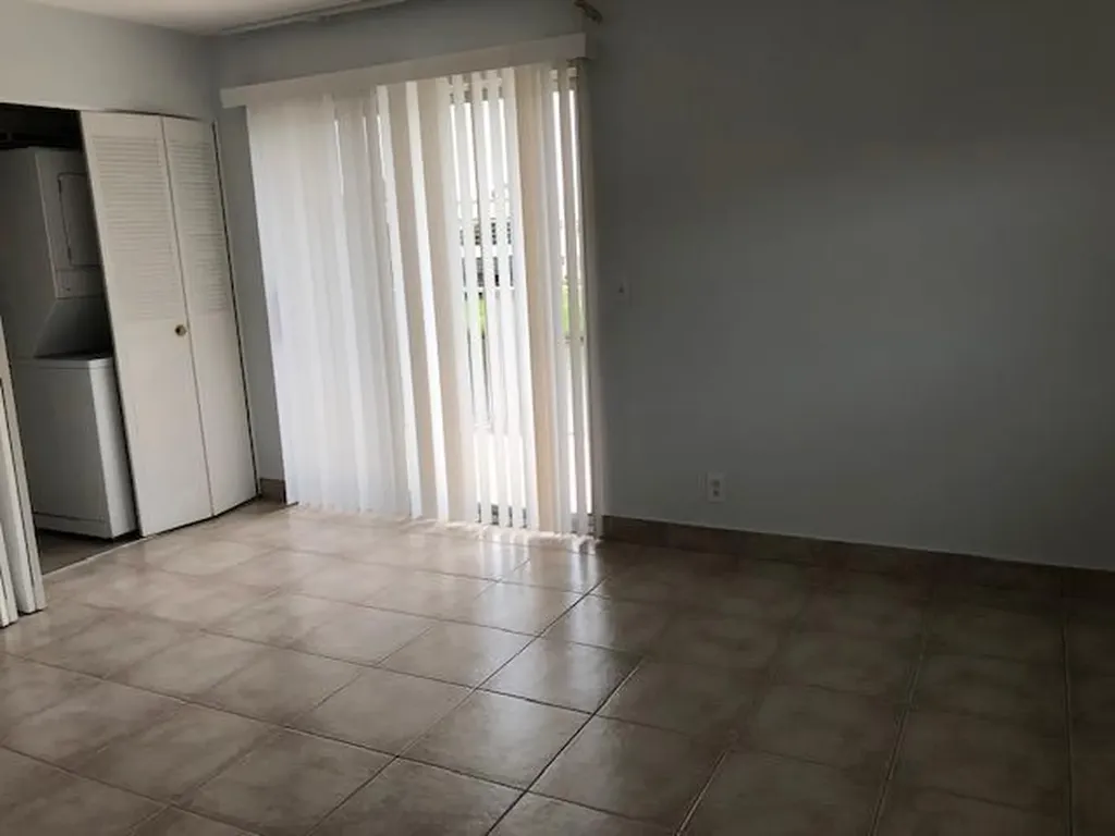 370 Saxony Trail Delray Beach FL 33446