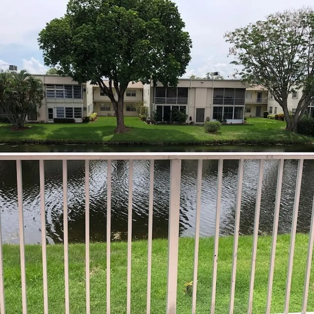 370 Saxony Trail Delray Beach FL 33446