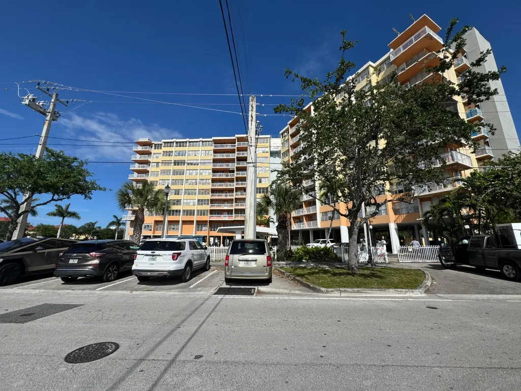 2025 NE 164th Street North Miami Beach FL 33162