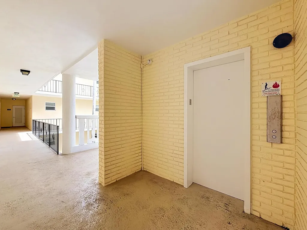 12 Colonial Club Drive Boynton Beach FL 33435