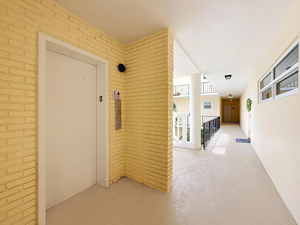 12 Colonial Club Drive Boynton Beach FL 33435