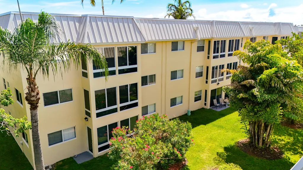 12 Colonial Club Drive Boynton Beach FL 33435