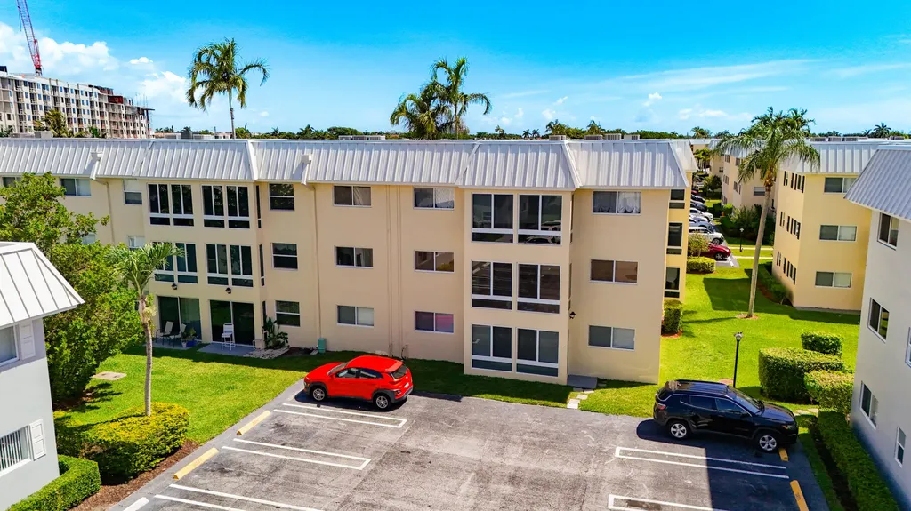 12 Colonial Club Drive Boynton Beach FL 33435