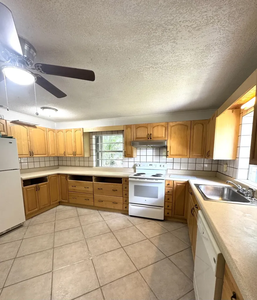 1901 S 34th Street Fort Pierce FL 34947