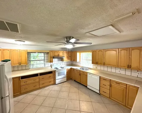 1901 S 34th Street Fort Pierce FL 34947