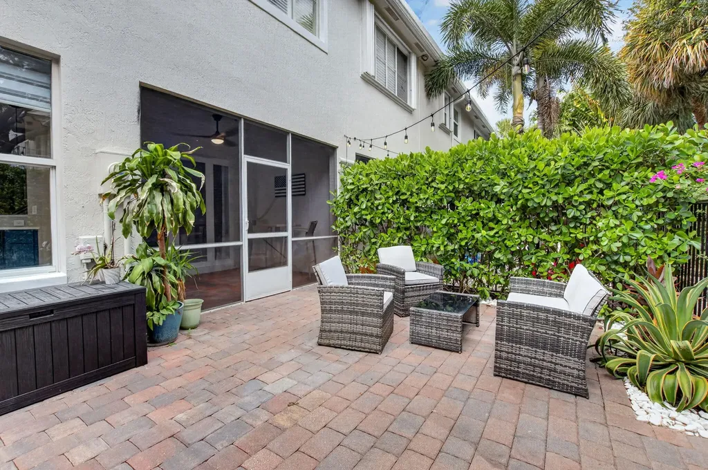 124 Las Brisas Circle Hypoluxo FL 33462