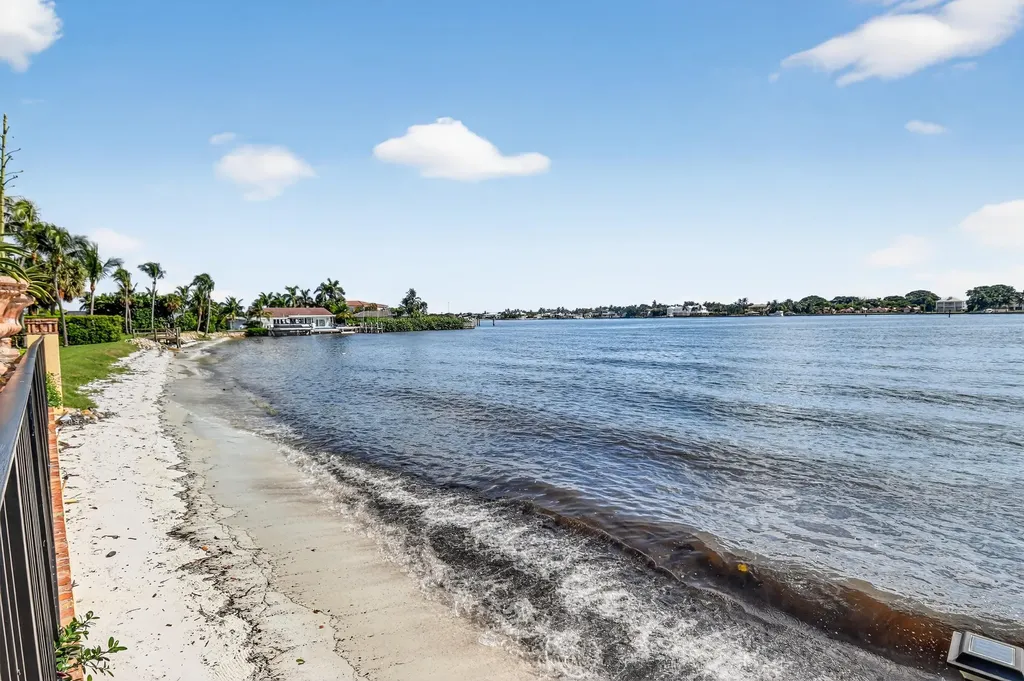 124 Las Brisas Circle Hypoluxo FL 33462
