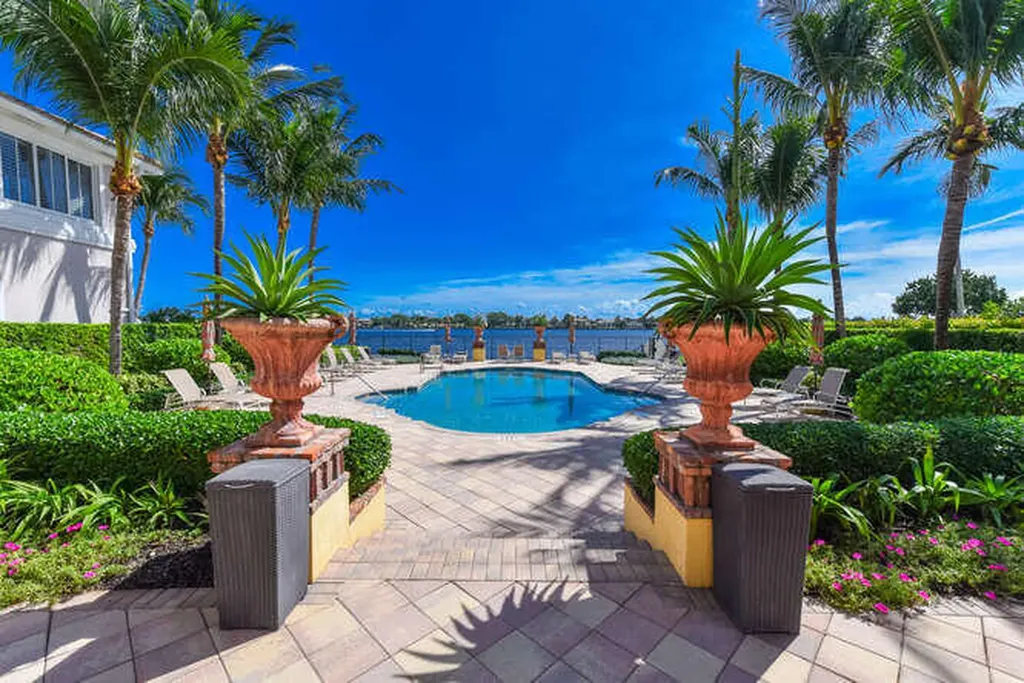 124 Las Brisas Circle Hypoluxo FL 33462