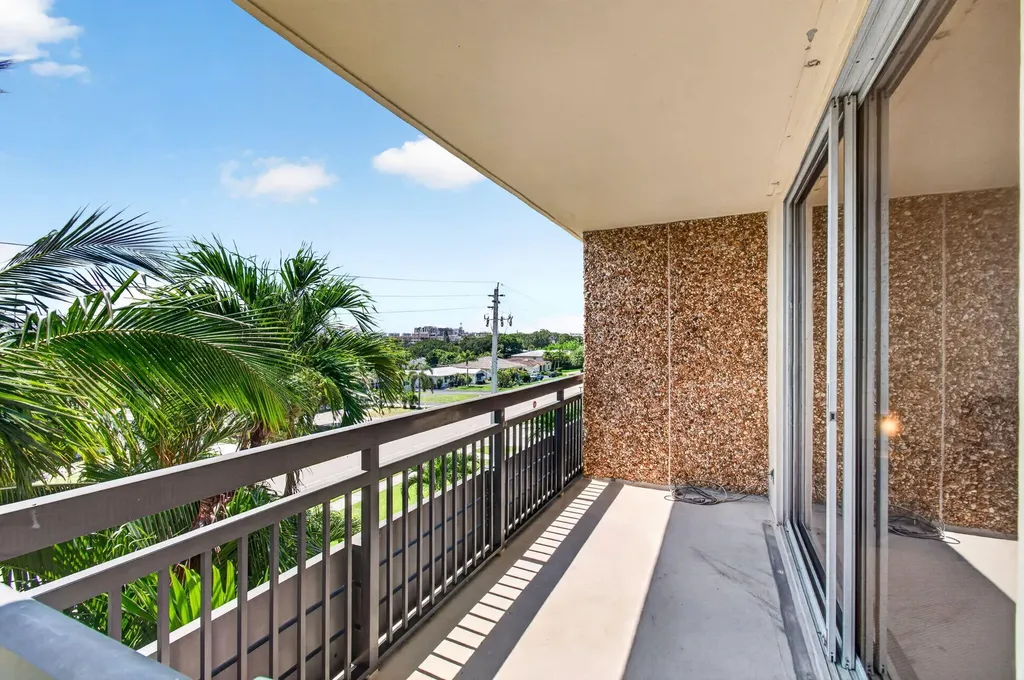 555 NW 4 Avenue Boca Raton FL 33432