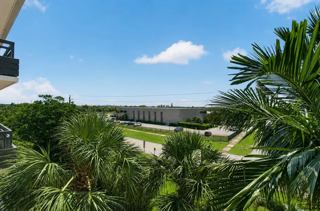 555 NW 4 Avenue Boca Raton FL 33432