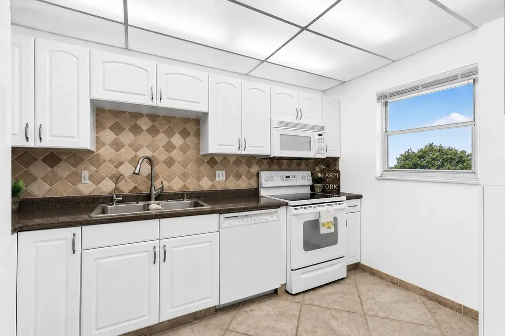 555 NW 4 Avenue Boca Raton FL 33432