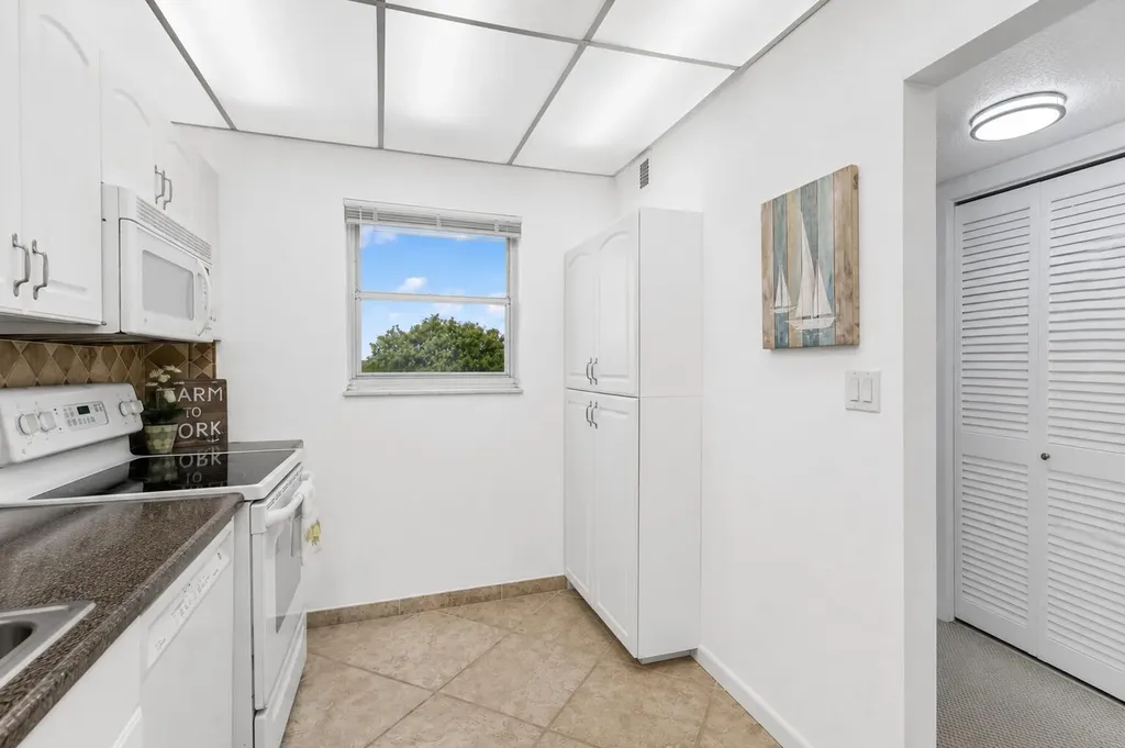 555 NW 4 Avenue Boca Raton FL 33432