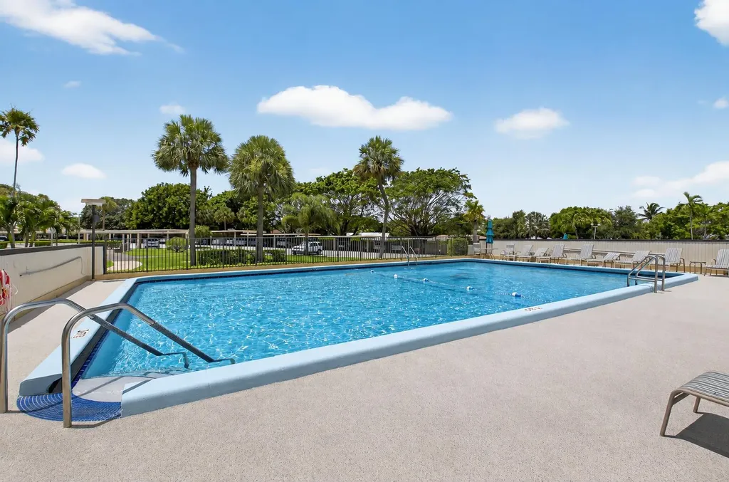555 NW 4 Avenue Boca Raton FL 33432