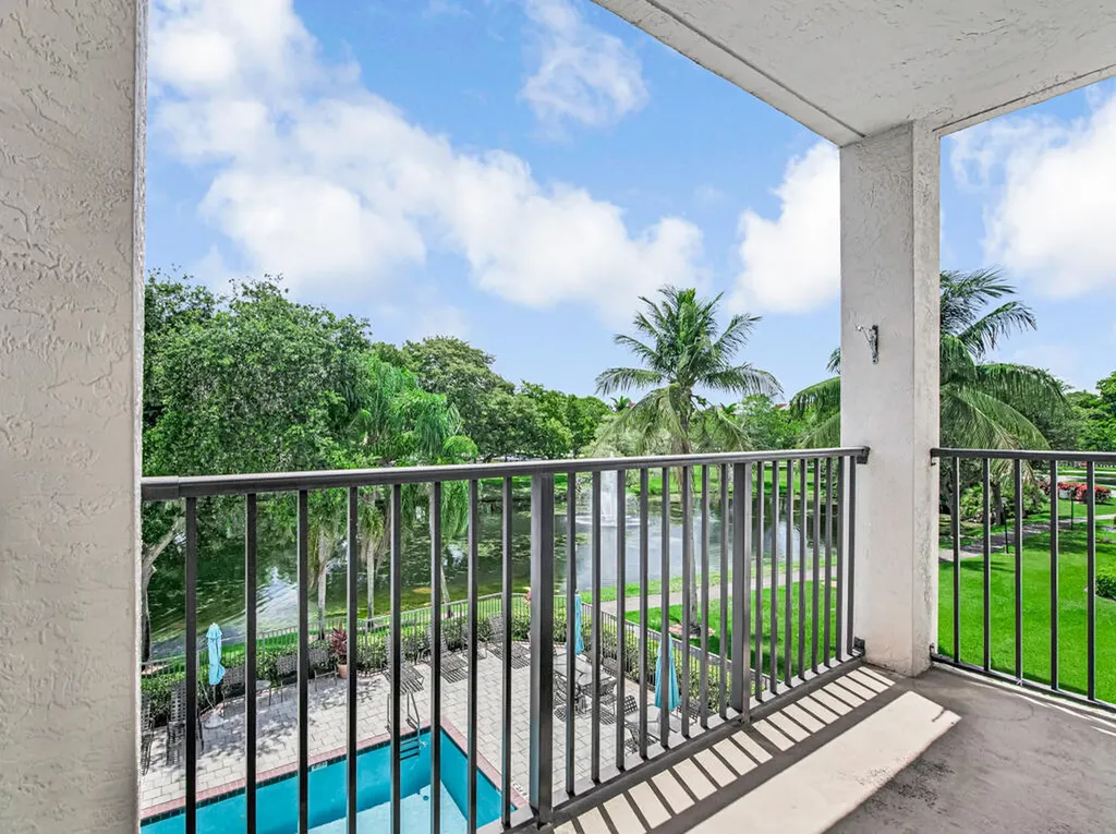 2105 Lavers Circle Delray Beach FL 33444