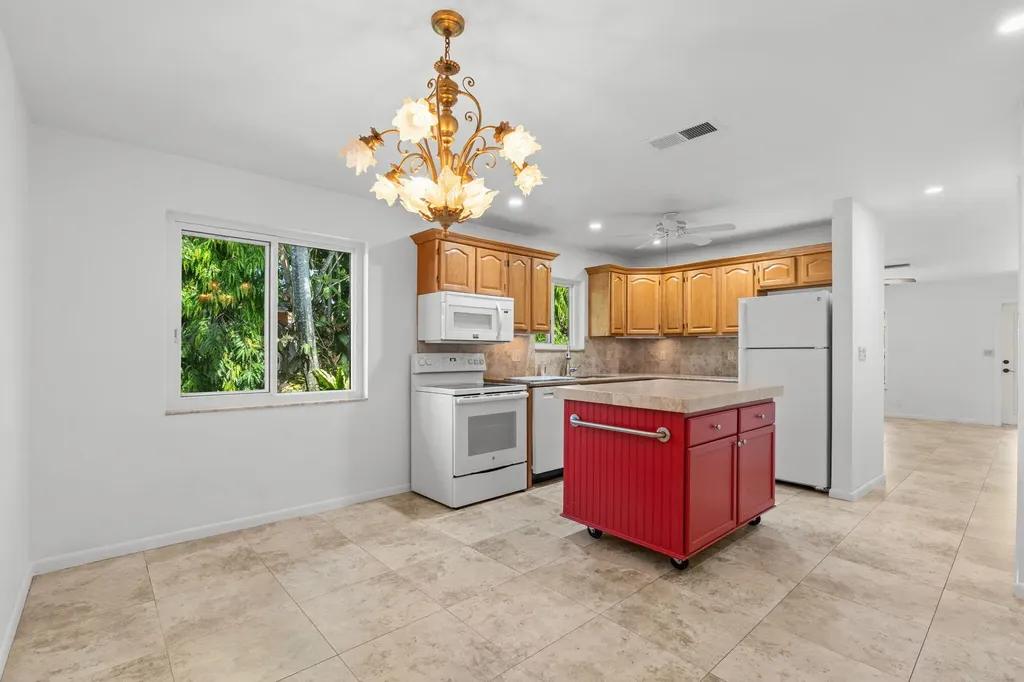736 - 738 NE 36th Street Oakland Park FL 33334