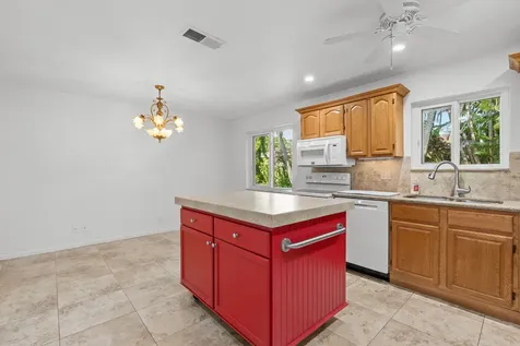 736 NE 36th Street Oakland Park FL 33334