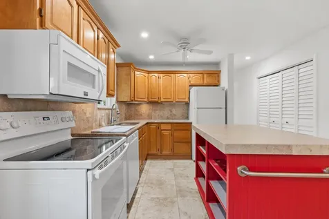736 NE 36th Street Oakland Park FL 33334