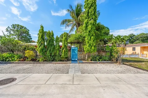 736 - 738 NE 36th Street Oakland Park FL 33334