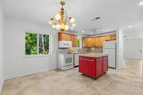 736 NE 36th Street Oakland Park FL 33334