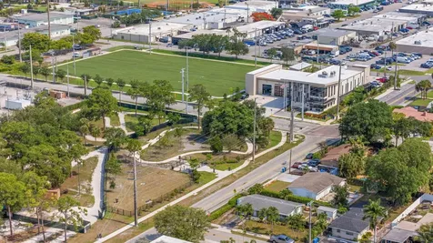 736 NE 36th Street Oakland Park FL 33334