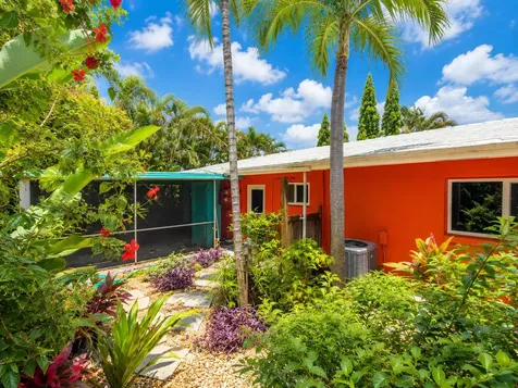 736 - 738 NE 36th Street Oakland Park FL 33334