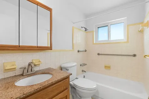 736 NE 36th Street Oakland Park FL 33334