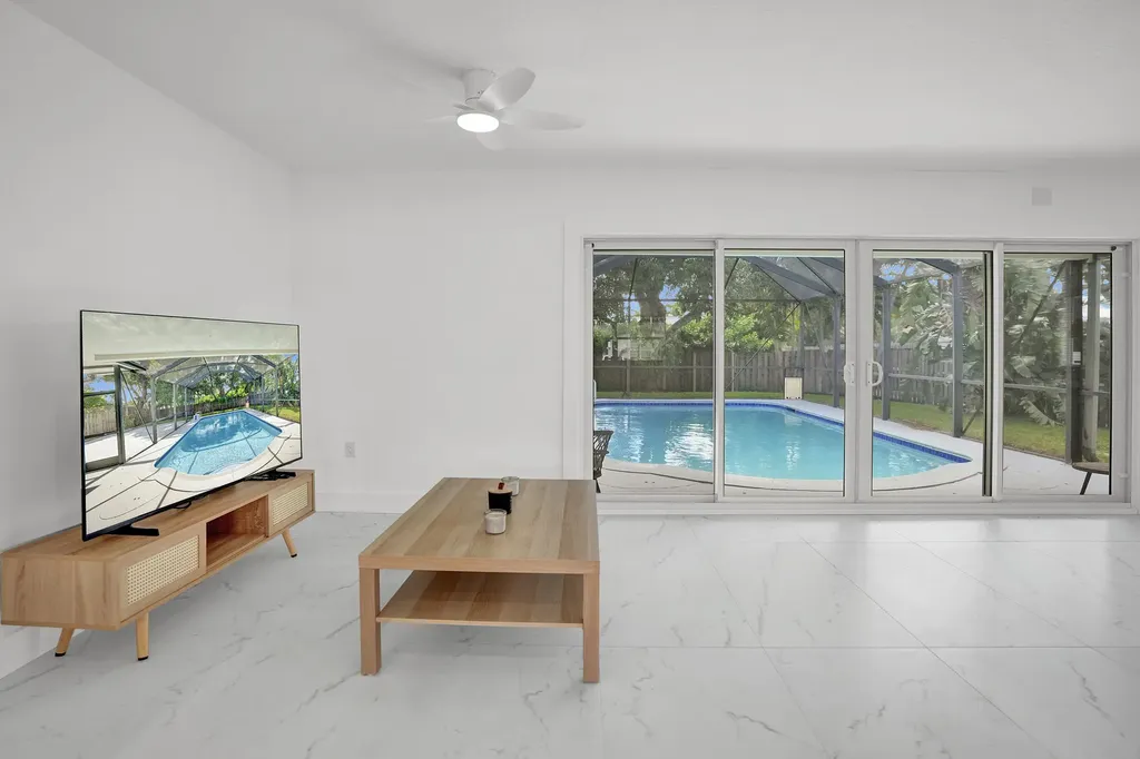 2030 N 54th Avenue Hollywood FL 33021