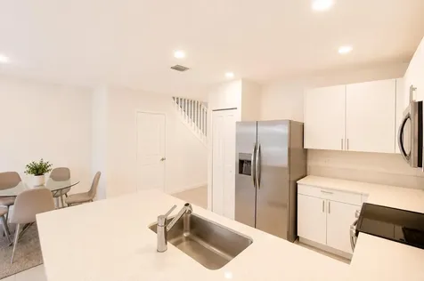 5085 SW 37th Street West Park FL 33023