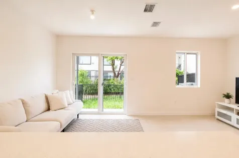 5085 SW 37th Street West Park FL 33023