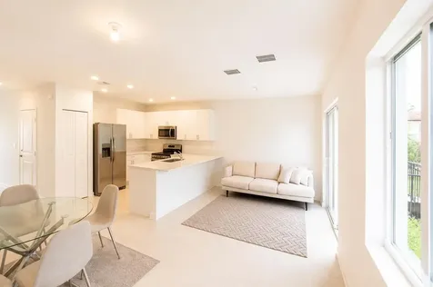 5085 SW 37th Street West Park FL 33023