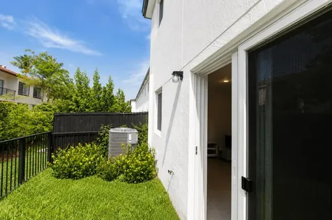 5085 SW 37th Street West Park FL 33023