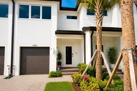 5085 SW 37th Street West Park FL 33023