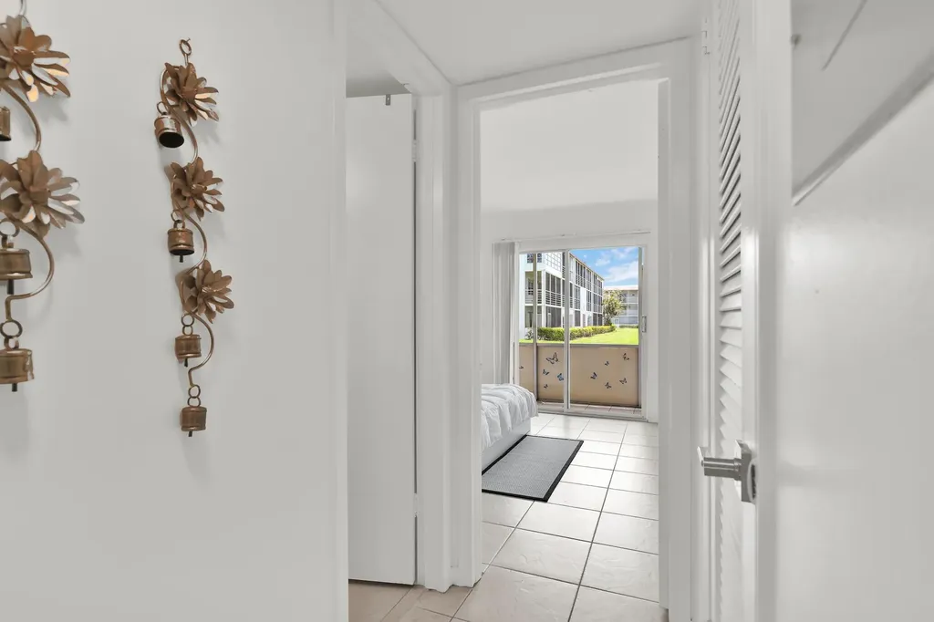 175 Fanshaw E Boca Raton FL 33434