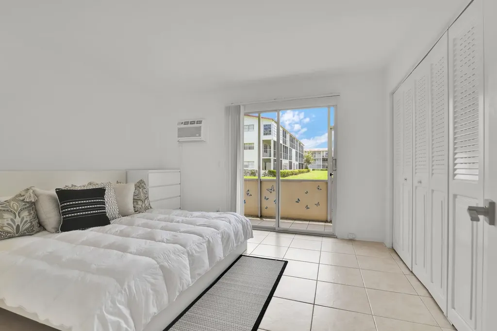 175 Fanshaw E Boca Raton FL 33434