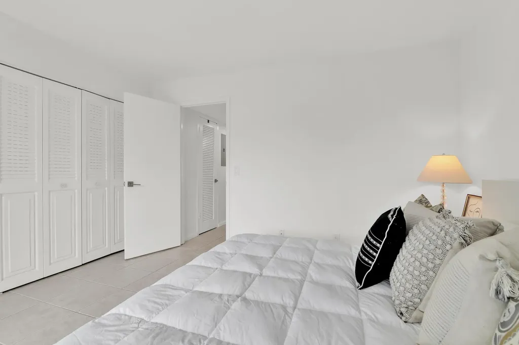 175 Fanshaw E Boca Raton FL 33434