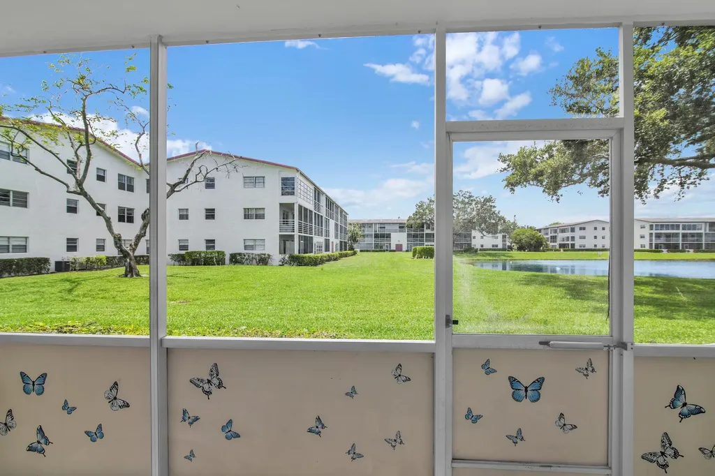 175 Fanshaw E Boca Raton FL 33434