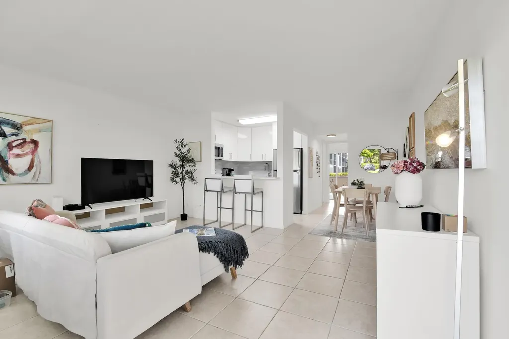 175 Fanshaw E Boca Raton FL 33434