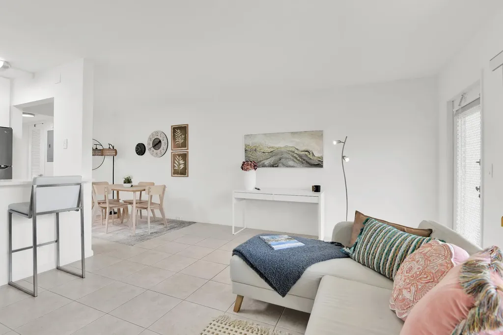 175 Fanshaw E Boca Raton FL 33434