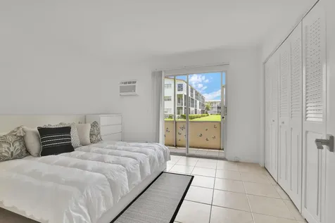 175 Fanshaw E Boca Raton FL 33434