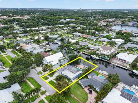 717 Robin Way North Palm Beach FL 33408