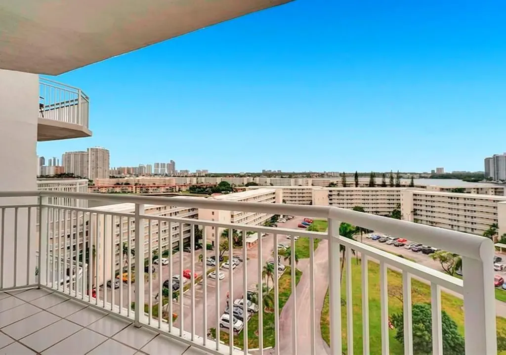 18031 Biscayne Boulevard Aventura FL 33160