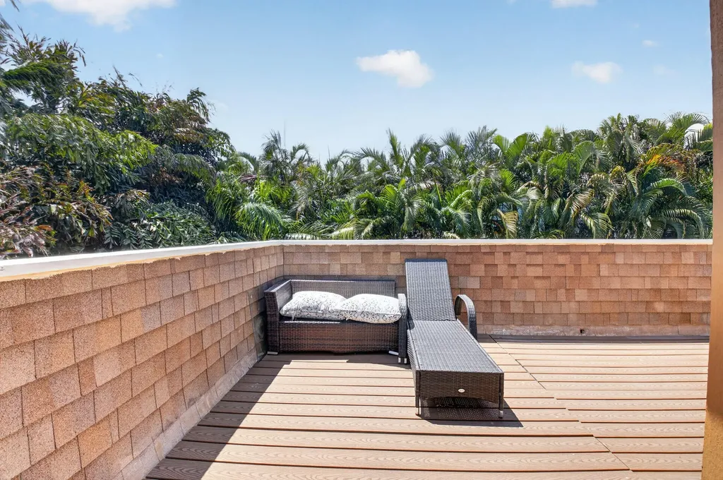 122 Andrews Avenue Delray Beach FL 33483