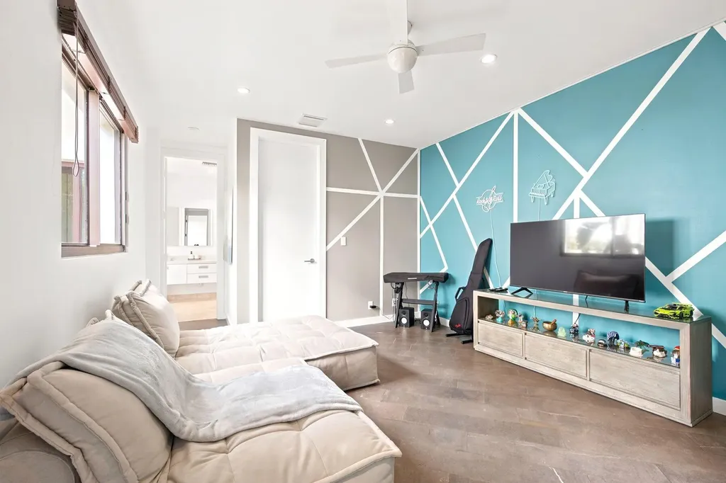 2740 NE 17th Street Fort Lauderdale FL 33305