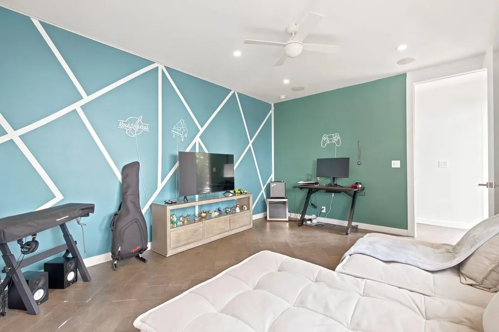 2740 NE 17th Street Fort Lauderdale FL 33305