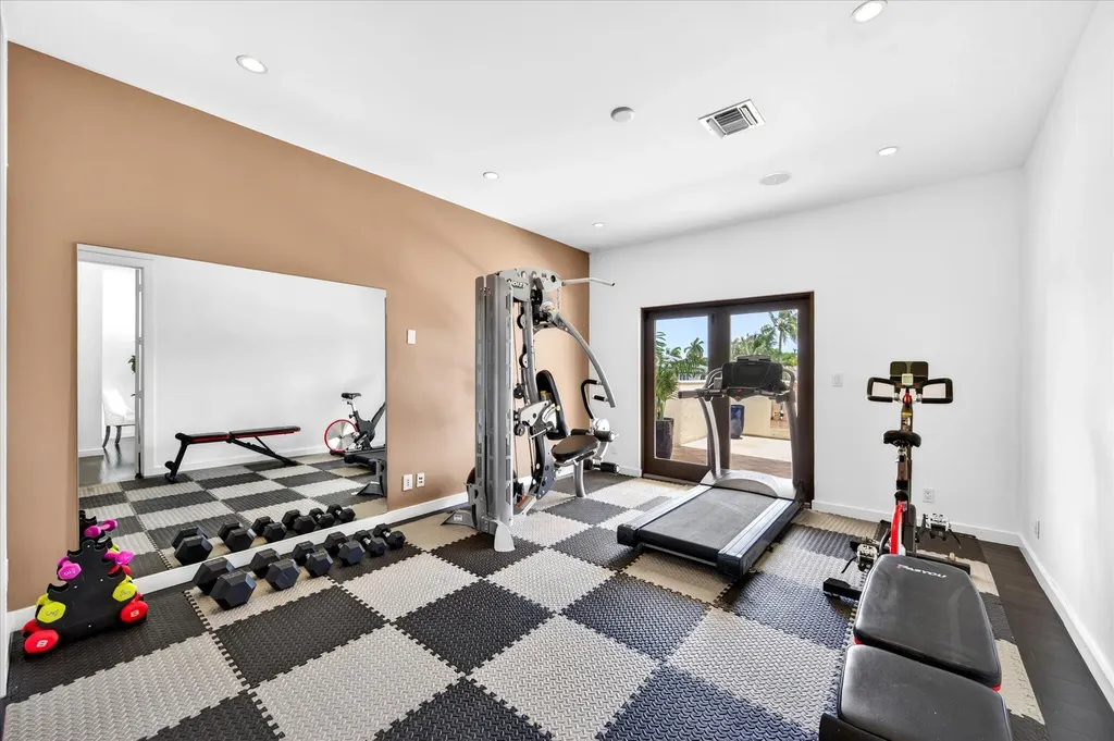 2740 NE 17th Street Fort Lauderdale FL 33305