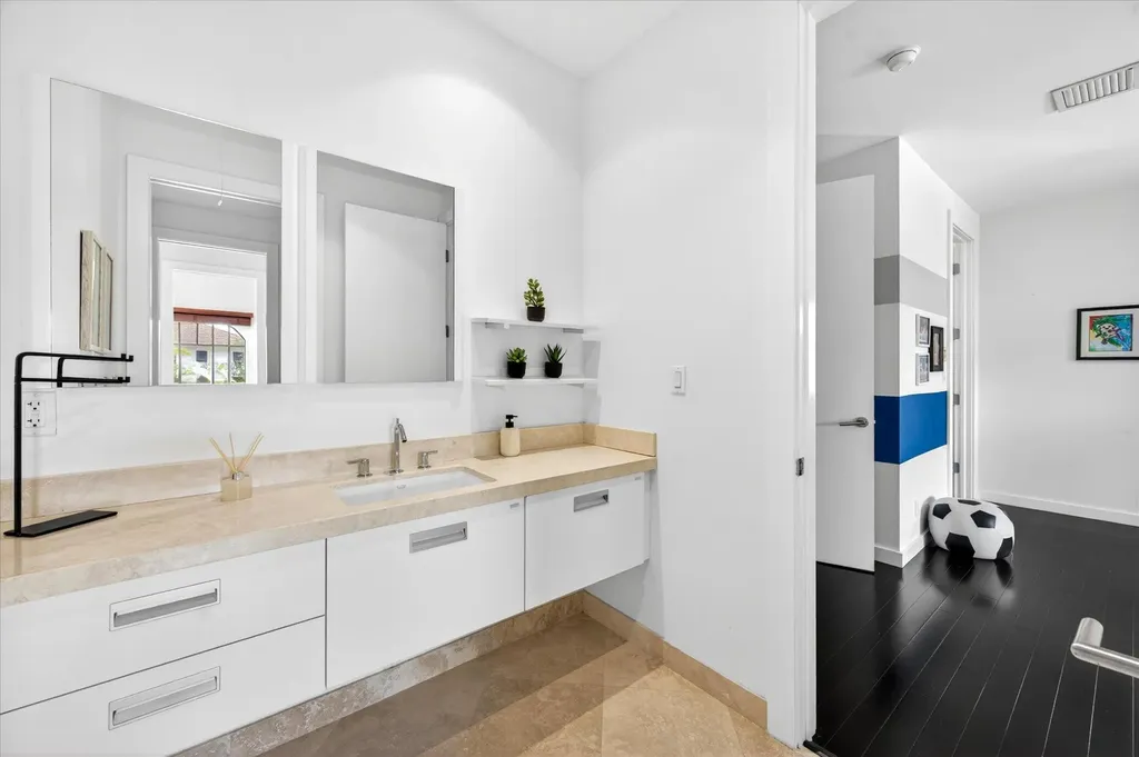 2740 NE 17th Street Fort Lauderdale FL 33305