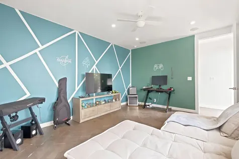 2740 NE 17th Street Fort Lauderdale FL 33305